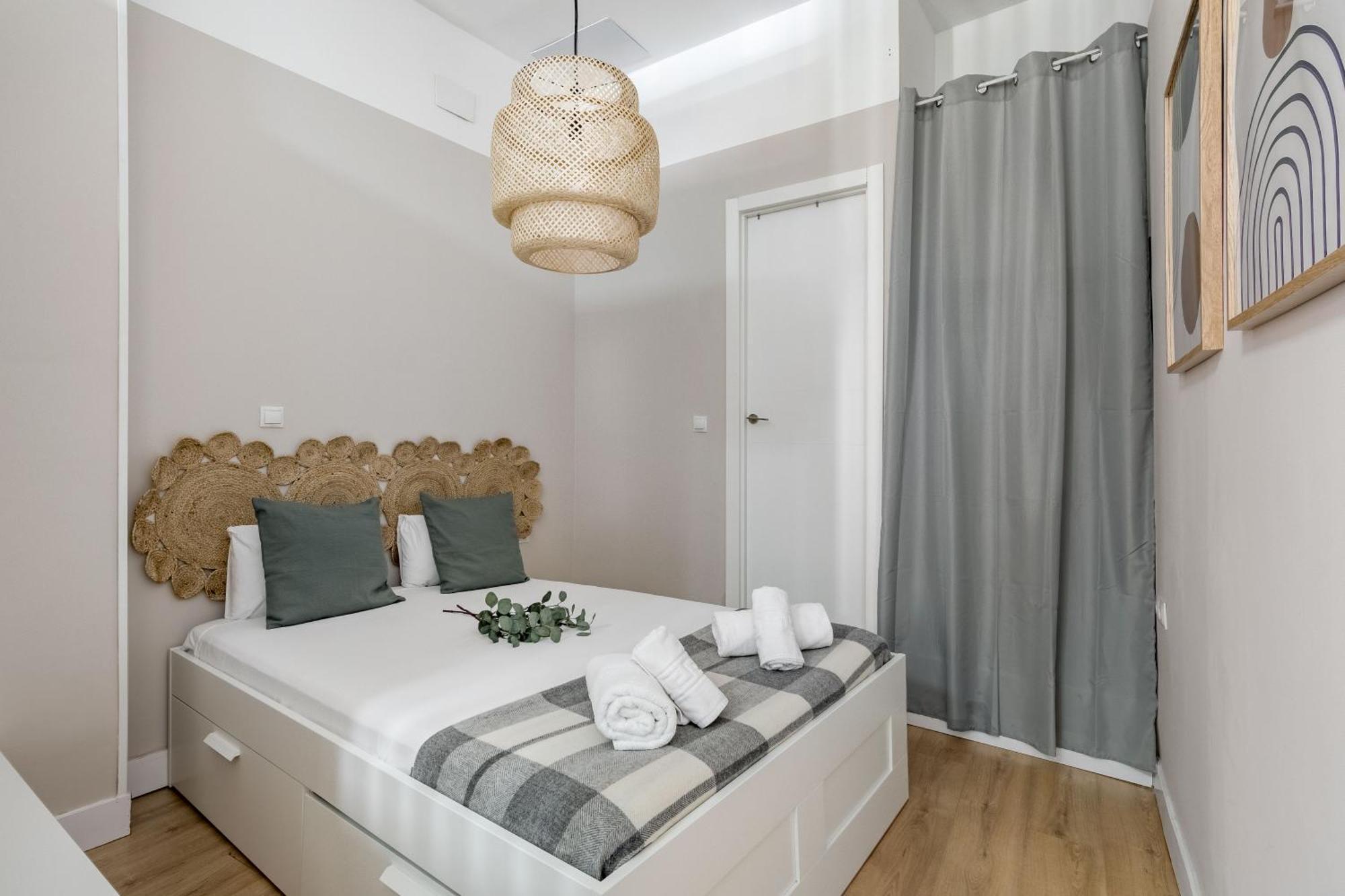 Charming Lucero Lägenhet Madrid Exteriör bild